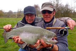 Truite Arc-en-Ciel capturée  au Moulin de Gémages  Canne Thomas & Thomas Helix 9,6p soie 5 Moulinet Bellinger Classic